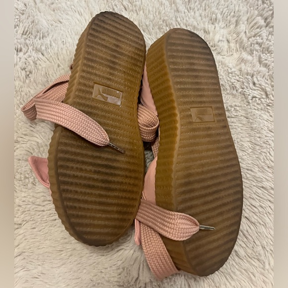 PUMA X Fenty by Rihanna Leather
Bow Lace-Up Sneakers/Shoe
Platform 🌵6.5 - Picture 6 of 13